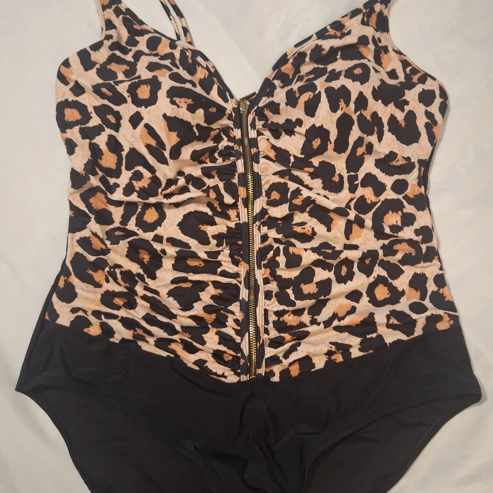 Leopard Print One Piece Swimsuit - Picture 2 of 3
